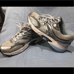 Fila Women’s 8.5 Athletic Sneaker Running Shoes